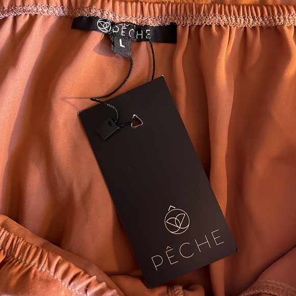 NWT Rust color long sleeve blouse w/decorative buttons and front ruffles - Picture 5 of 6